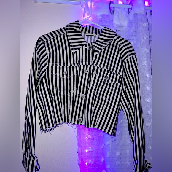 Hollister Black & White Striped Cropped Jacket!! - Picture 1 of 4